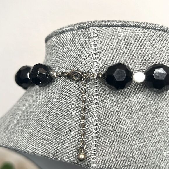 Vintage Style Black and White Beaded Necklace - Picture 4 of 4